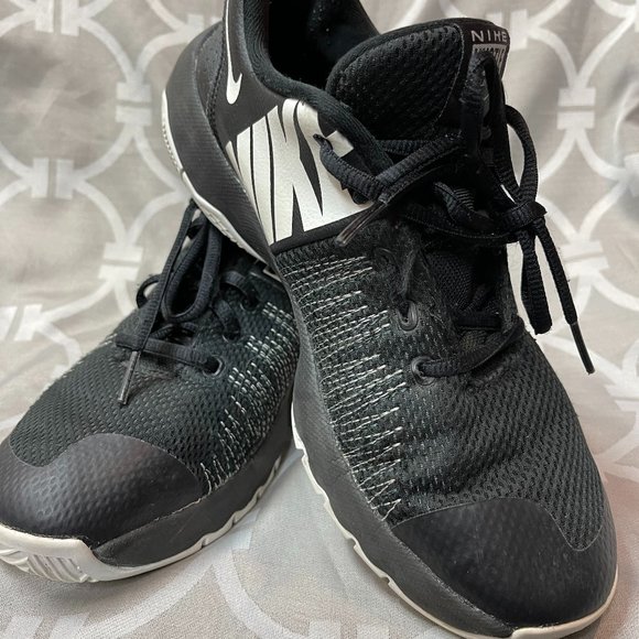 Youth Nike Baskeball Shoe "Hustle" - Picture 1 of 8